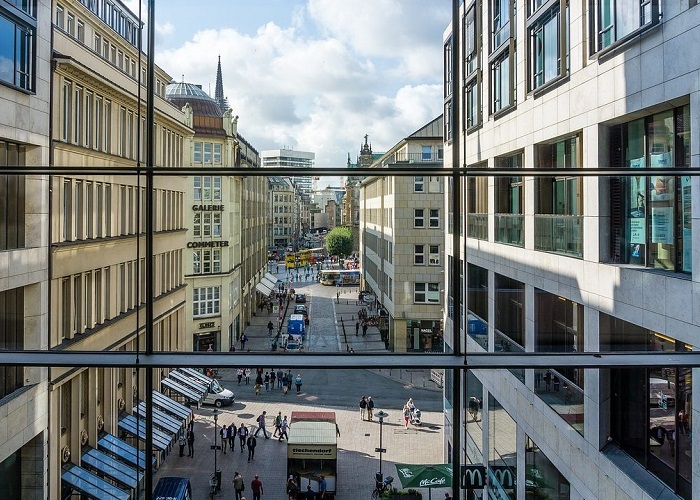 Tai-sao-phai-su-dung-may-dem-nguoi-di-bo-qua-trung-tam-thanh-pho